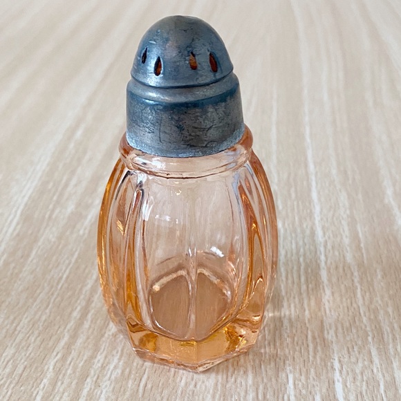 Antique Pink Depression Glass Salt & Pepper Shaker - Picture 11 of 15